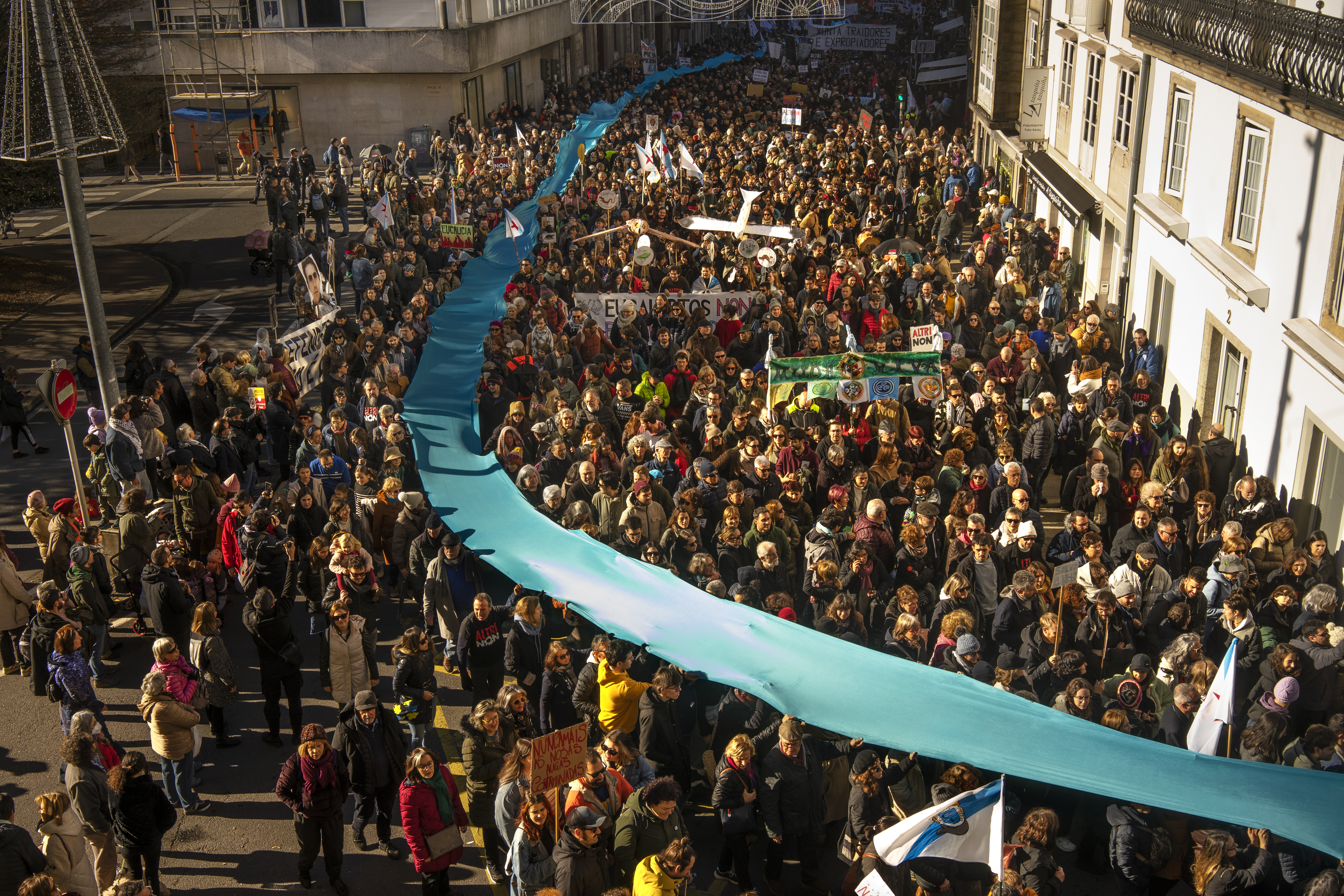 O río atravesando a rúa da Senra