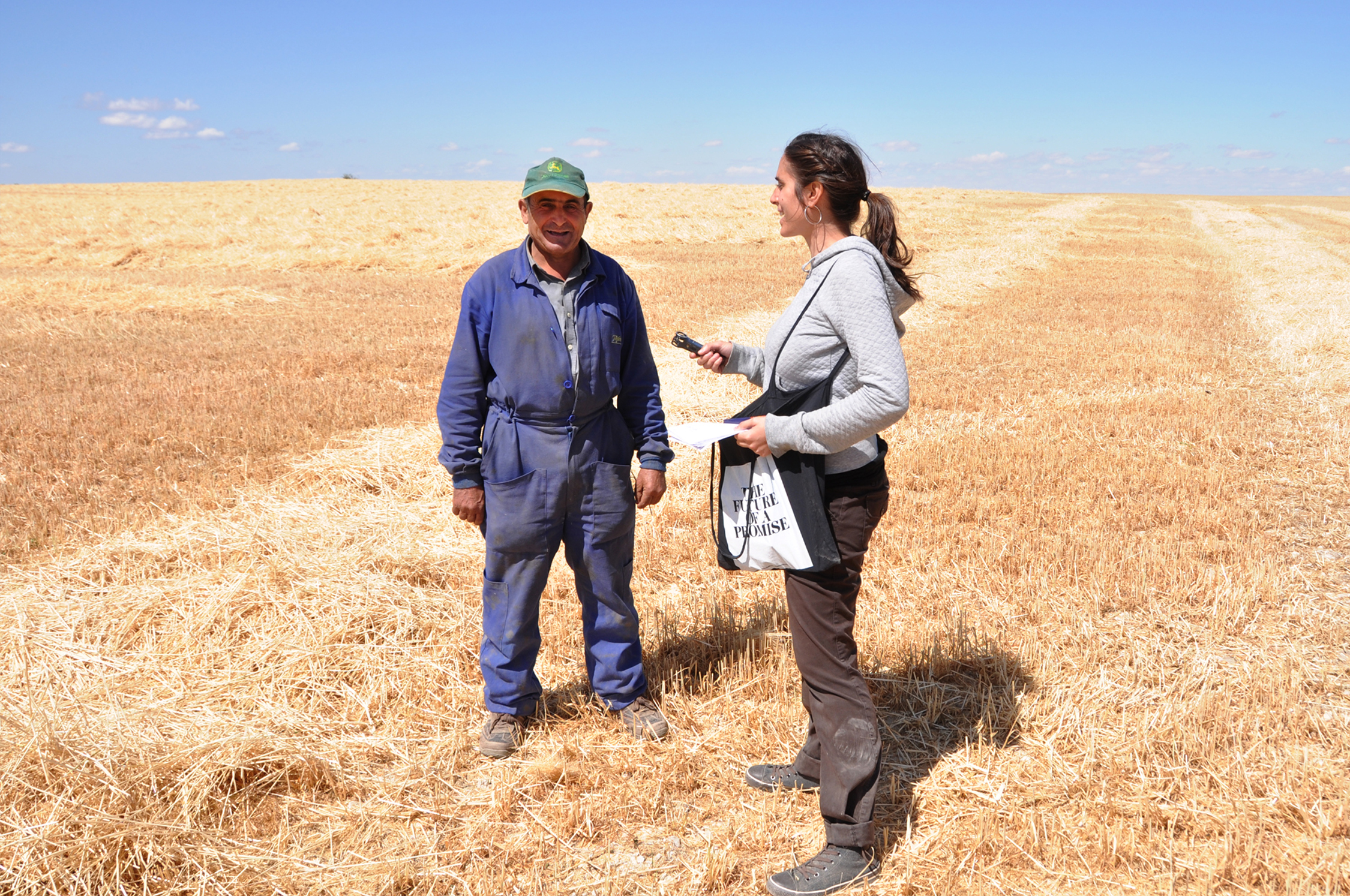 Pieza sonora 'Contestador', sobre la burocracia que atañe al agricultor. / © Asunción Molinos Gordo