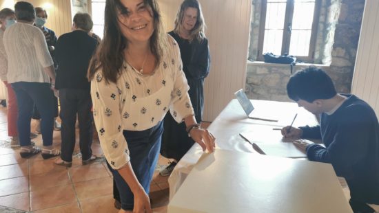 Voting on the two commissioning options