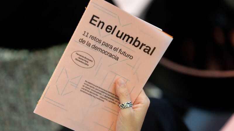 Publicamos  «En el umbral. 11 retos del futuro de la democracia»